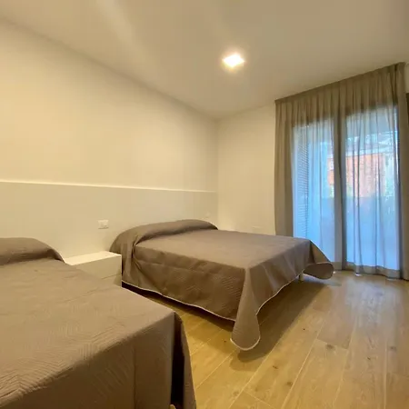 Modern With Terrace Near The Sea דירה ביביונה