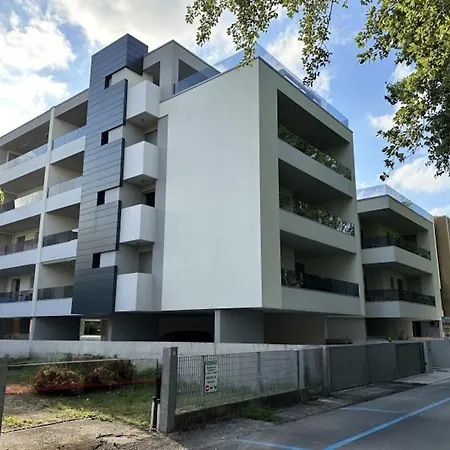 דירה Modern With Terrace Near The Sea